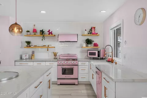 Kitchen - 2190 E Greenway Dr, Tempe, AZ 85282 photo 3 of 13