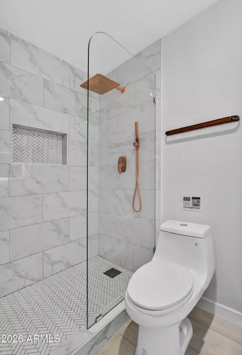 Bath - 2190 E Greenway Dr, Tempe, AZ 85282 photo 1 of 4