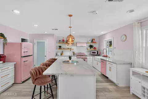 Kitchen - 2190 E Greenway Dr, Tempe, AZ 85282 photo 1 of 13