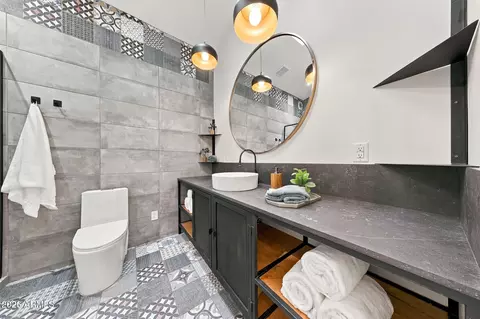 Bath - 358 E Whitton Ave, Phoenix, AZ 85012 photo 1 of 5