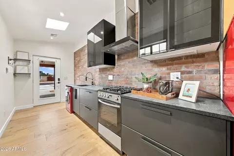 Kitchen - 358 E Whitton Ave, Phoenix, AZ 85012 photo 3 of 4