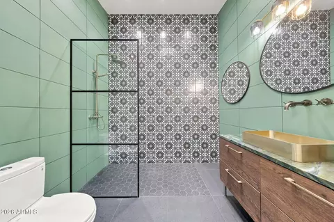 Bath - 358 E Whitton Ave, Phoenix, AZ 85012 photo 3 of 5