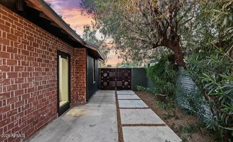 Exterior - 358 E Whitton Ave, Phoenix, AZ 85012 photo 5 of 9