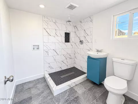 Bath - 1607 S 6th St, Phoenix, AZ 85004 photo 4 of 4