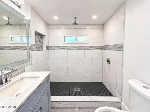 Bath - 1607 S 6th St, Phoenix, AZ 85004 photo 2 of 4