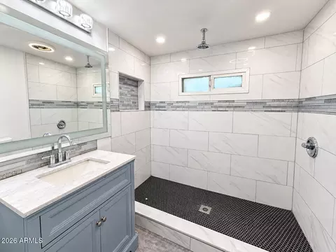 Bath - 1607 S 6th St, Phoenix, AZ 85004 photo 3 of 4
