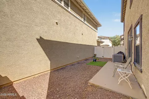 Exterior - 1385 S Joshua Tree Ln, Gilbert, AZ 85296 photo 4 of 10