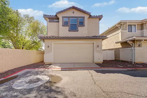 Exterior - 1385 S Joshua Tree Ln, Gilbert, AZ 85296 photo 6 of 10