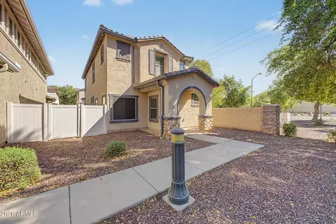 Exterior - 1385 S Joshua Tree Ln, Gilbert, AZ 85296 photo 2 of 10