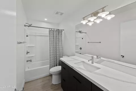 Bath - 3142 E Clarendon Ave, Phoenix, AZ 85016 photo 2 of 2