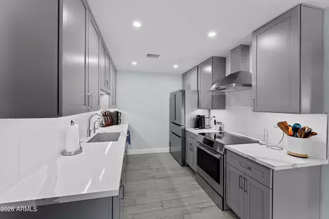 Kitchen - 3142 E Clarendon Ave, Phoenix, AZ 85016 photo 1 of 2