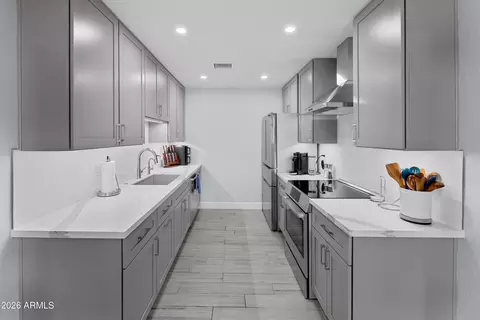 Kitchen - 3142 E Clarendon Ave, Phoenix, AZ 85016 photo 2 of 2