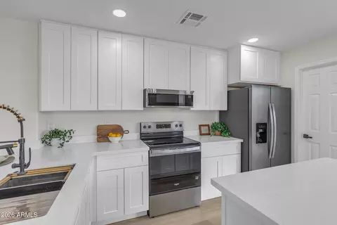 Kitchen - 5233 E Flower Ave, Mesa, AZ 85206 photo 5 of 6