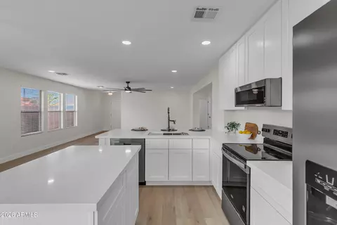 Kitchen - 5233 E Flower Ave, Mesa, AZ 85206 photo 4 of 6