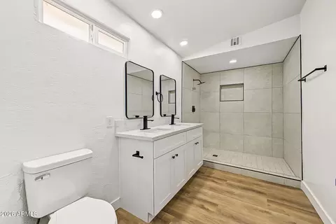 Bath - 11519 Elton Ave, Mesa, AZ 85208 photo 2 of 3