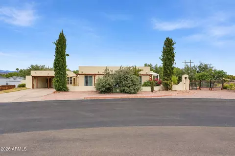 323 S Piedra Negra Dr, Queen Valley, AZ 85118