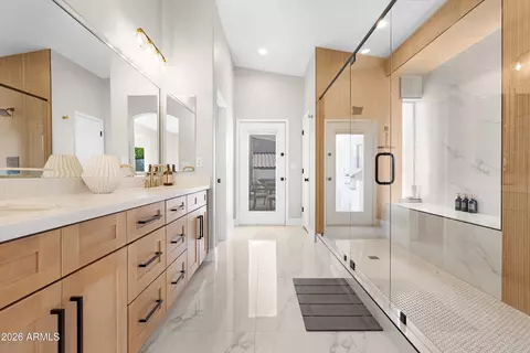 Bath - 1825 E Marilyn Rd, Phoenix, AZ 85022 photo 1 of 7
