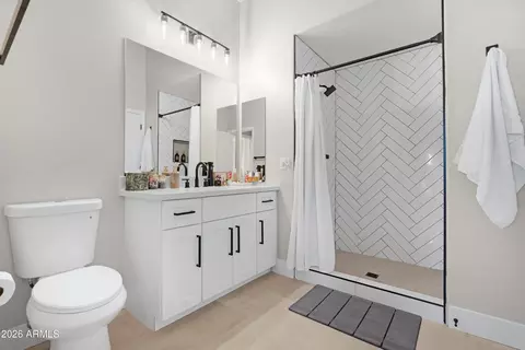Bath - 1825 E Marilyn Rd, Phoenix, AZ 85022 photo 6 of 7