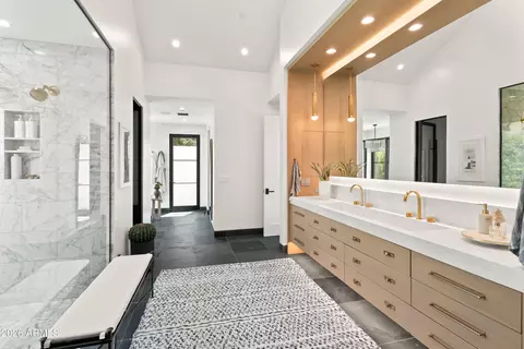 Bath - 5715 E Monterosa St, Phoenix, AZ 85018 photo 1 of 4