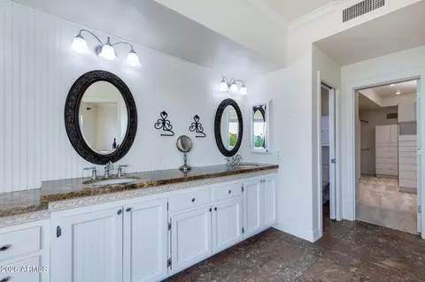 Bath - 3129 E San Juan Ave, Phoenix, AZ 85016 photo 1 of 3