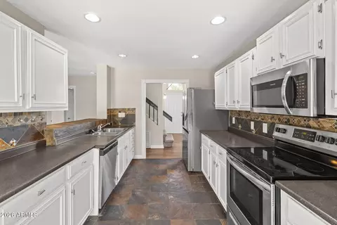 Kitchen - 307 S Ocean Dr, Gilbert, AZ 85233 photo 4 of 7