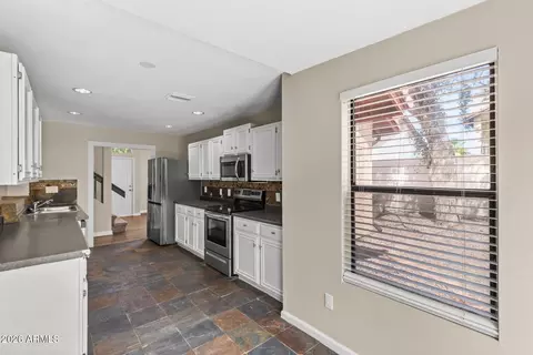 Kitchen - 307 S Ocean Dr, Gilbert, AZ 85233 photo 7 of 7