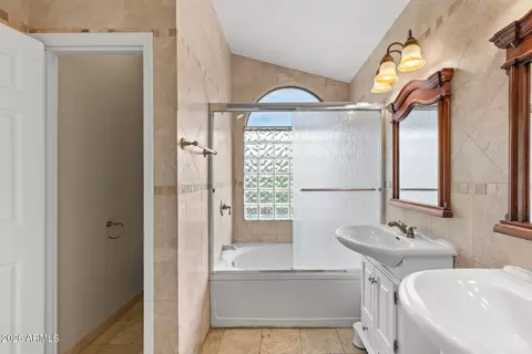 Bath - 307 S Ocean Dr, Gilbert, AZ 85233 photo 2 of 6