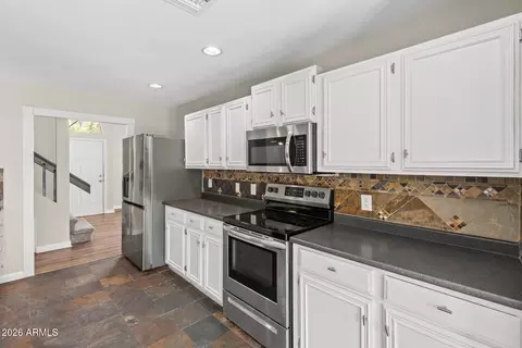 Kitchen - 307 S Ocean Dr, Gilbert, AZ 85233 photo 5 of 7