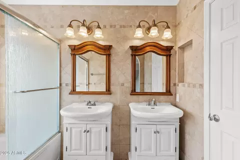 Bath - 307 S Ocean Dr, Gilbert, AZ 85233 photo 5 of 6