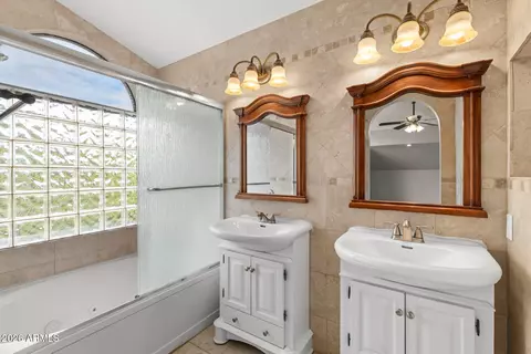 Bath - 307 S Ocean Dr, Gilbert, AZ 85233 photo 4 of 6