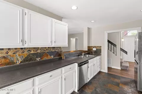 Kitchen - 307 S Ocean Dr, Gilbert, AZ 85233 photo 6 of 7