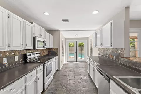 Kitchen - 307 S Ocean Dr, Gilbert, AZ 85233 photo 1 of 7