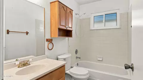 Bath - 5518 E Hereford Rd, Hereford, AZ 85615 photo 2 of 2