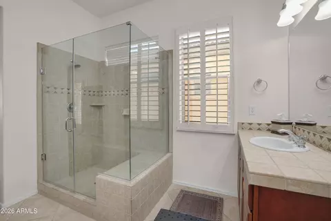 Bath - 4755 E Rakestraw Ln, Gilbert, AZ 85298 photo 2 of 3