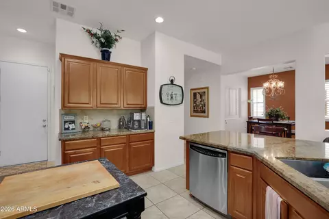 Kitchen - 4755 E Rakestraw Ln, Gilbert, AZ 85298 photo 3 of 5