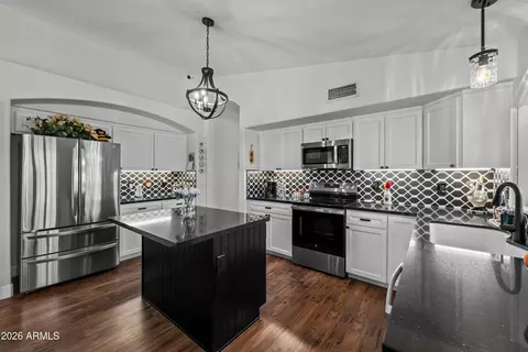 Kitchen - 4602 E Swilling Rd, Phoenix, AZ 85050 photo 2 of 5