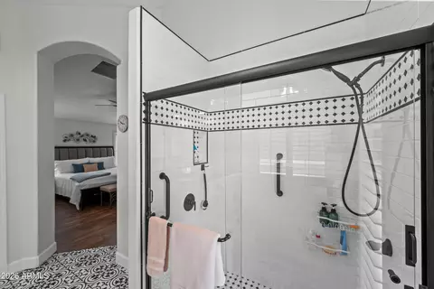 Bath - 4602 E Swilling Rd, Phoenix, AZ 85050 photo 4 of 5