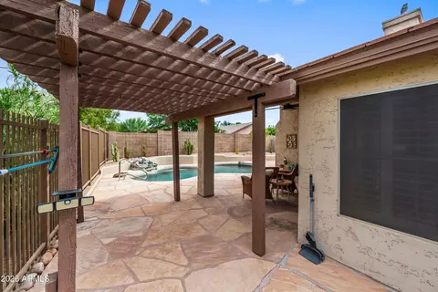 Exterior - 4602 E Swilling Rd, Phoenix, AZ 85050 photo 4 of 4