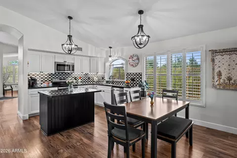 Kitchen - 4602 E Swilling Rd, Phoenix, AZ 85050 photo 5 of 5