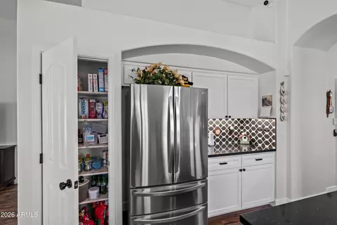 Kitchen - 4602 E Swilling Rd, Phoenix, AZ 85050 photo 4 of 5