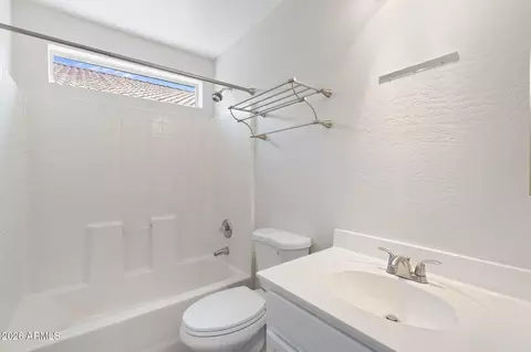 Bath - 4315 E Glenhaven Dr, Phoenix, AZ 85048 photo 2 of 2