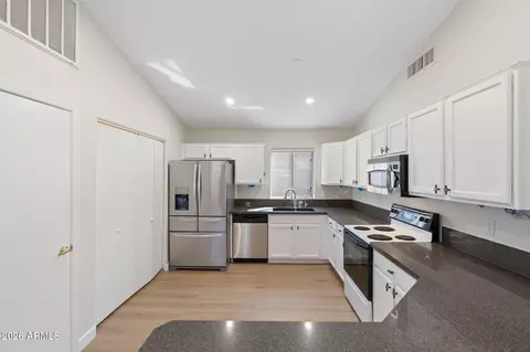 Kitchen - 4315 E Glenhaven Dr, Phoenix, AZ 85048 photo 1 of 3