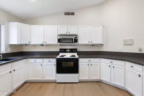 Kitchen - 4315 E Glenhaven Dr, Phoenix, AZ 85048 photo 2 of 3