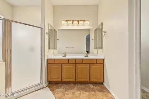 Bath - 965 E Benrich Dr, Gilbert, AZ 85295 photo 3 of 9
