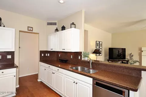 Kitchen - 2811 E Brookwood Ct, Phoenix, AZ 85048 photo 4 of 4