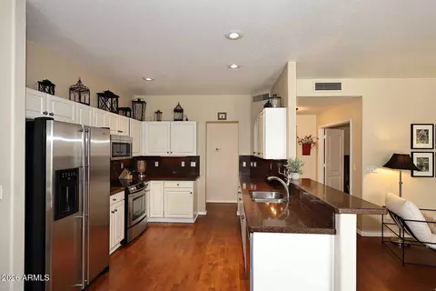 Kitchen - 2811 E Brookwood Ct, Phoenix, AZ 85048 photo 2 of 4