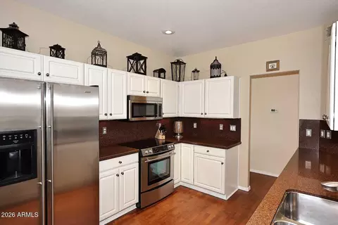 Kitchen - 2811 E Brookwood Ct, Phoenix, AZ 85048 photo 3 of 4