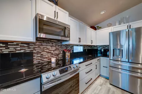 Kitchen - 2530 W Carson Rd, Phoenix, AZ 85041 photo 2 of 5