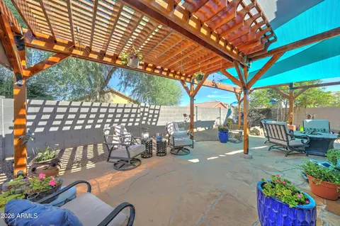 Exterior - 2530 W Carson Rd, Phoenix, AZ 85041 photo 3 of 8
