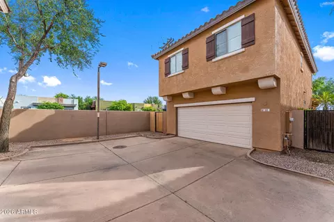 Exterior - 111 E Palomino Dr, Gilbert, AZ 85296 photo 7 of 11